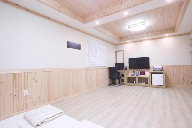 Yeosu Mj Motel Экстерьер фото