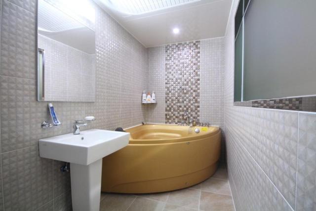 Yeosu Mj Motel Экстерьер фото