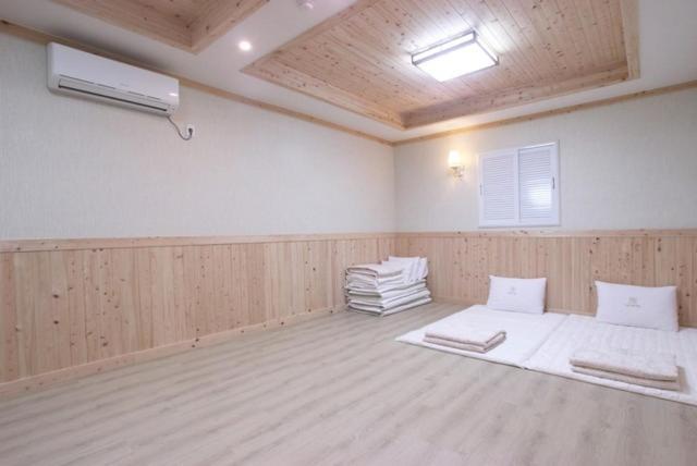 Yeosu Mj Motel Экстерьер фото