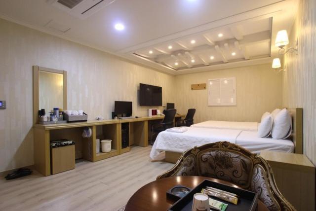 Yeosu Mj Motel Экстерьер фото