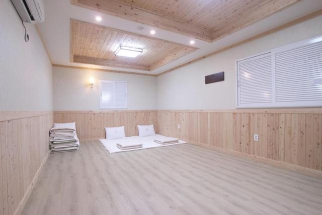 Yeosu Mj Motel Экстерьер фото